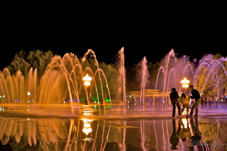 daveyan.com_tibet_fountain_dance1